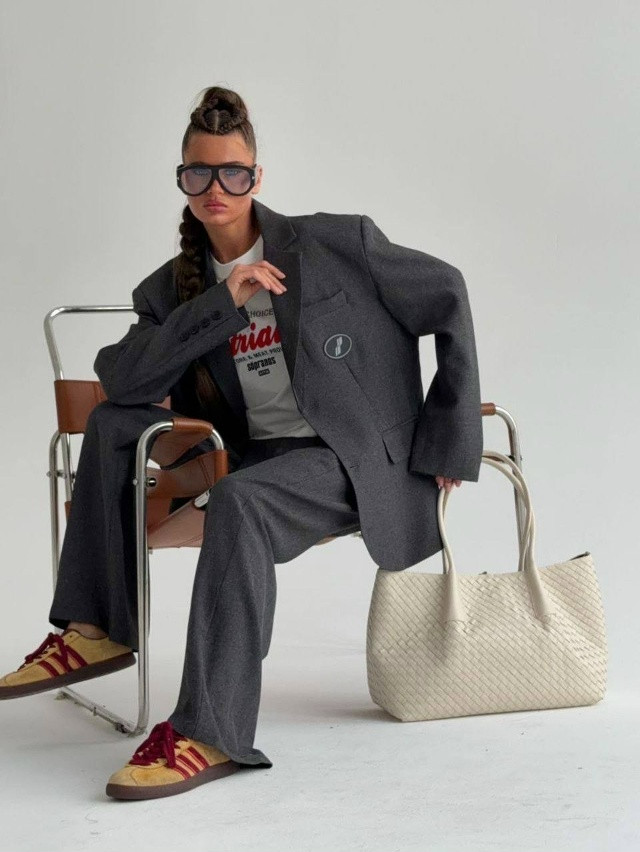 Женский костюм темно-серый