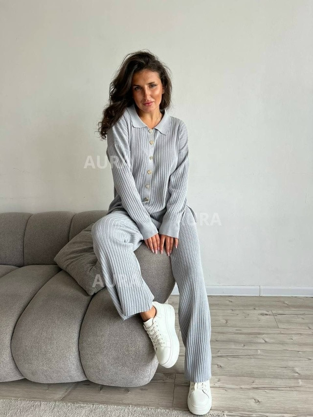 Женский костюм серый