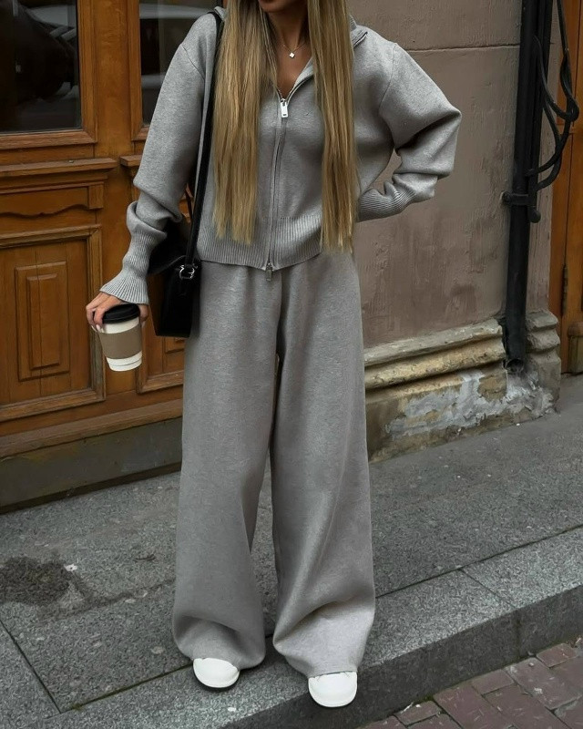 Женский костюм серый