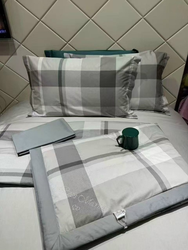 Постельное белье с готовым одеялом ❤️ купить в Интернет-магазине Садовод База - цена 3800 руб Садовод интернет-каталог