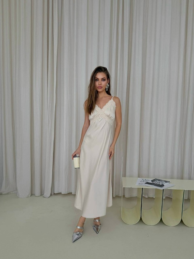 Платье бежевое