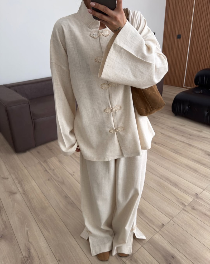 Женский костюм молочный