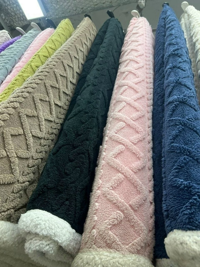 Бомбовые пледы купить в Интернет-магазине Садовод База - цена 800 руб Садовод интернет-каталог