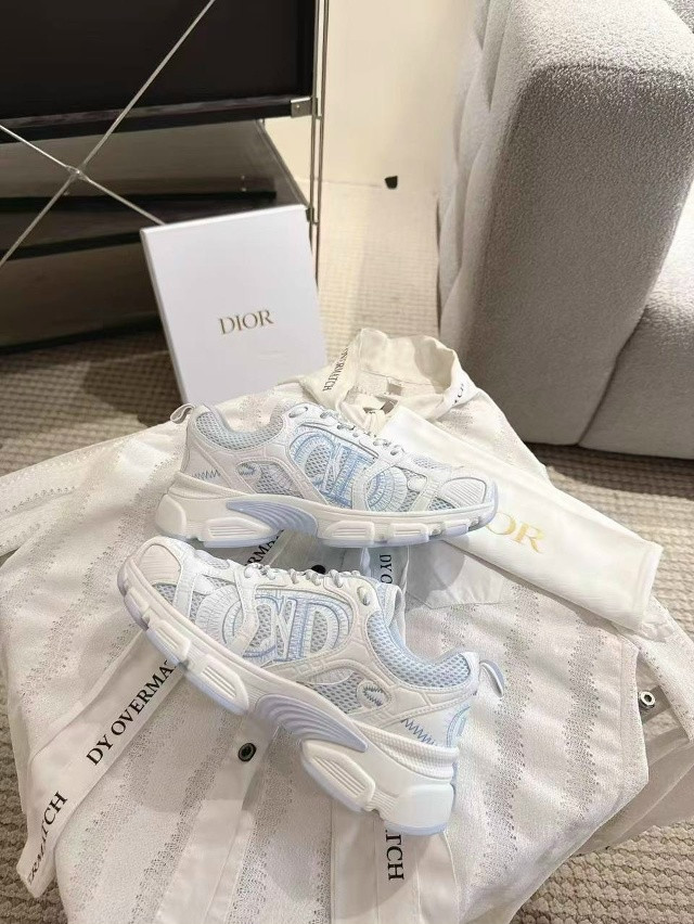 Кроссовки женские белые купить в Интернет-магазине Садовод База - цена 15500 руб Садовод интернет-каталог