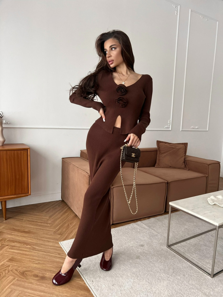 Женский костюм коричневый