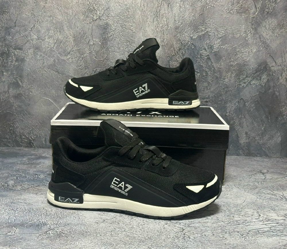 Кроссовки черные