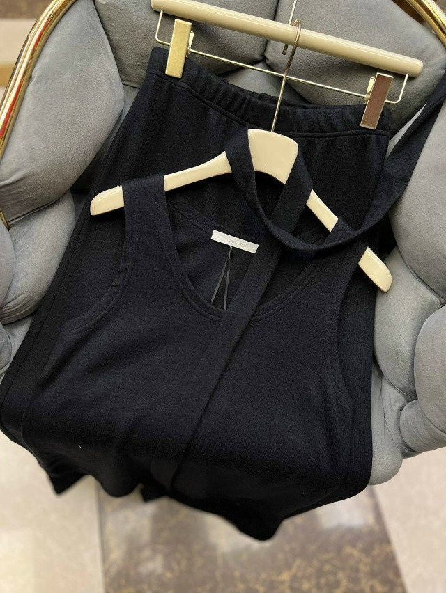 Женский костюм черный