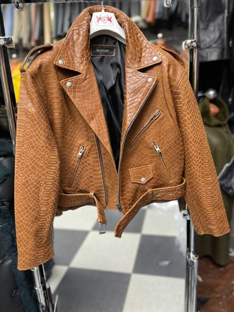 Куртка женская коричневая купить в Интернет-магазине Садовод База - цена 23000 руб Садовод интернет-каталог