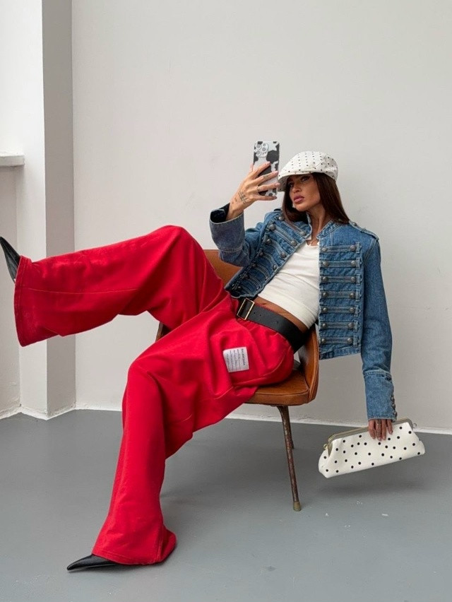 Женские брюки красные