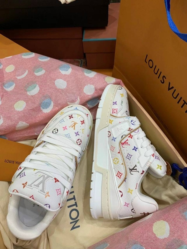 Кроссовки женские белые купить в Интернет-магазине Садовод База - цена 20500 руб Садовод интернет-каталог