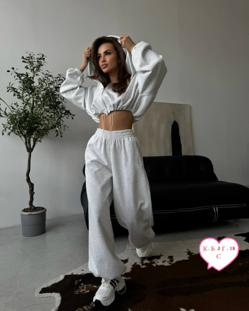 Женский костюм светло-серый