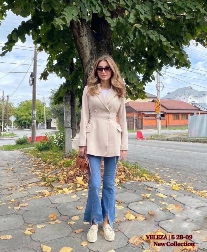 Удлиненный женский пиджак выполнен из приятной и мягкой ткани САДОВОД официальный интернет-каталог