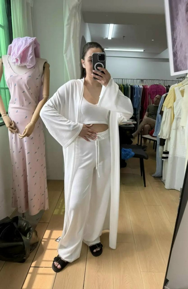 Женский костюм белый