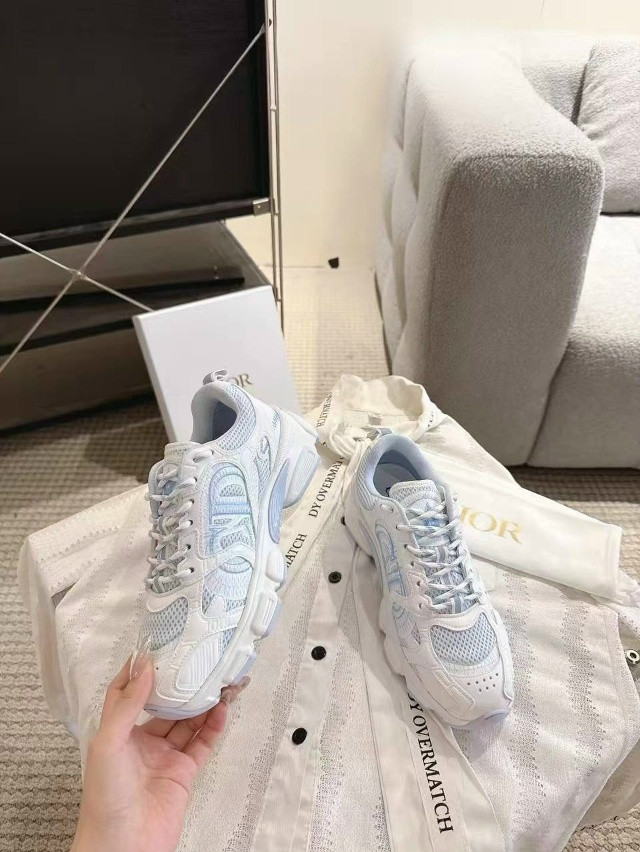 Кроссовки женские белые купить в Интернет-магазине Садовод База - цена 15500 руб Садовод интернет-каталог