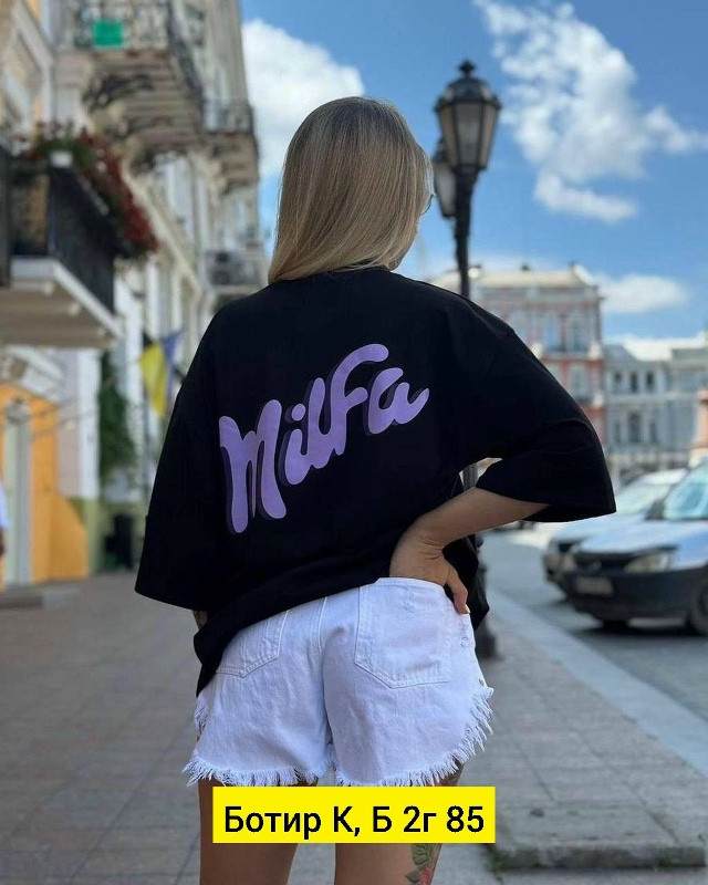 Женская футболка черная