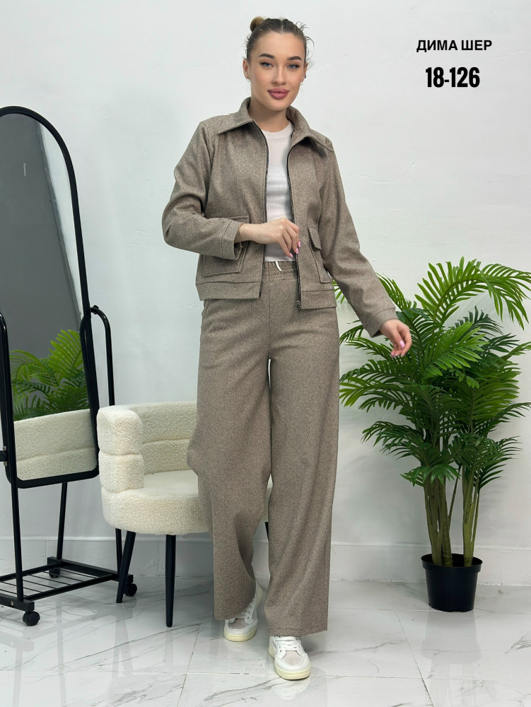 Женский костюм бежевый