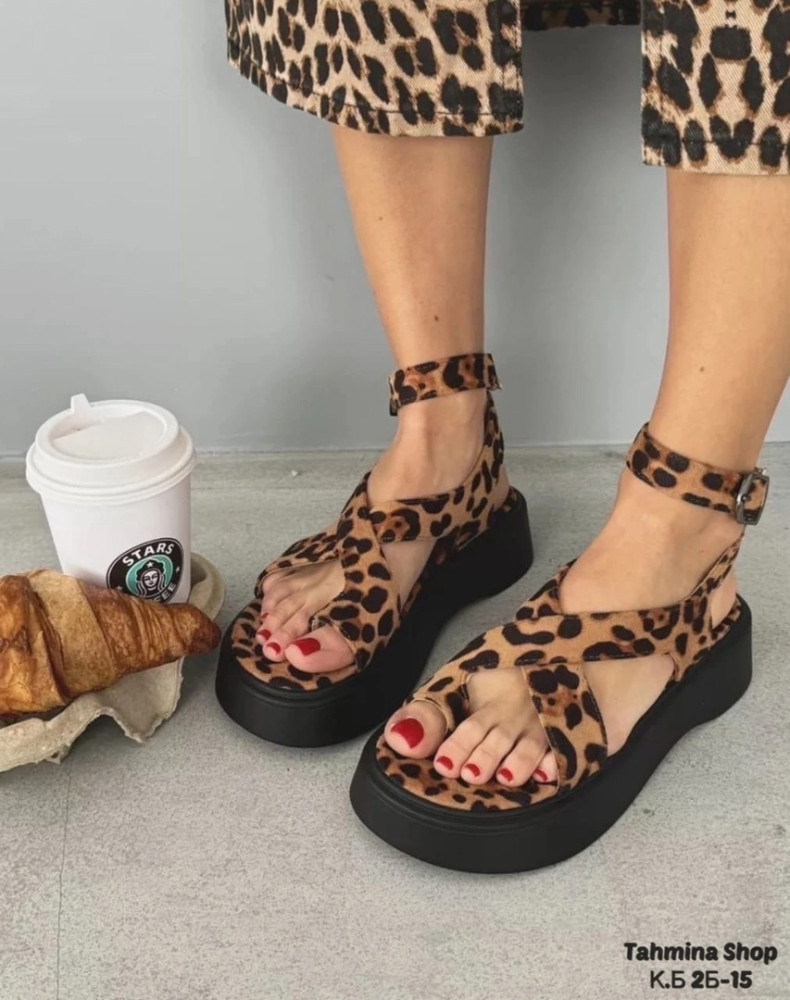 Леопардовые сандали, в которых вы будете пархать и наслаждаться! Можно, стильно и качественно купить в Интернет-магазине Садовод База - цена 1400 руб Садовод интернет-каталог