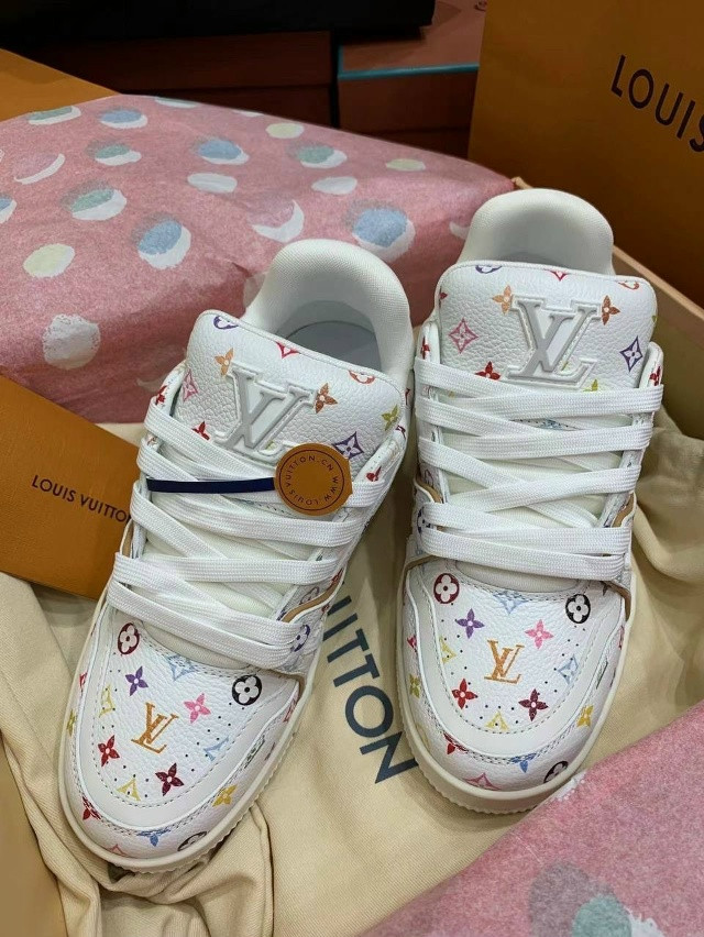 Кроссовки женские белые купить в Интернет-магазине Садовод База - цена 20500 руб Садовод интернет-каталог