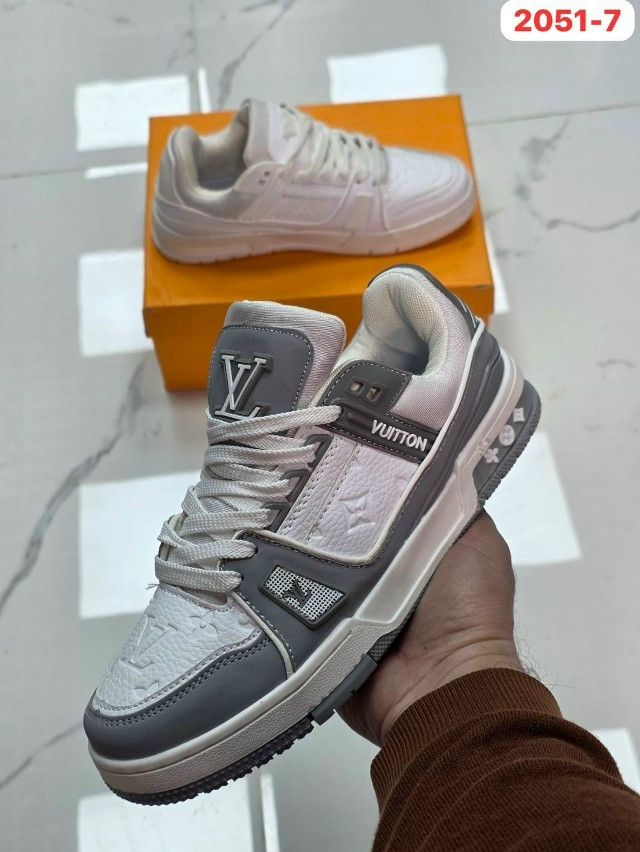 Кроссовки серые