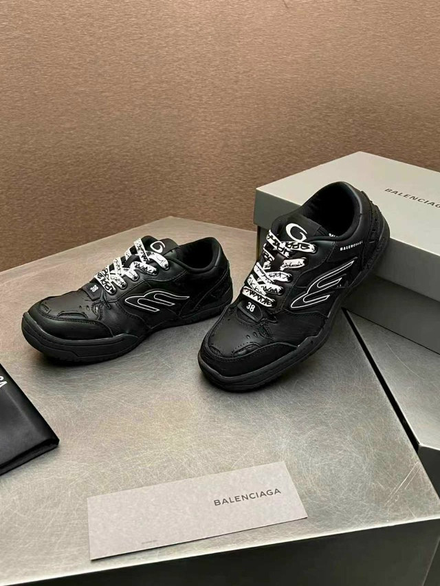 Кроссовки женские черные купить в Интернет-магазине Садовод База - цена 11000 руб Садовод интернет-каталог