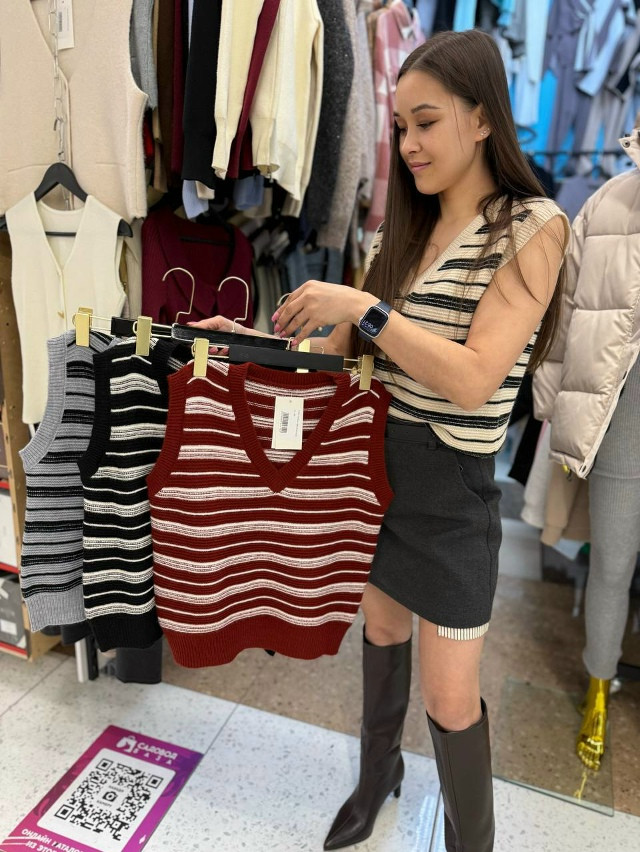 Жилетка женская красная купить в Интернет-магазине Садовод База - цена 900 руб Садовод интернет-каталог