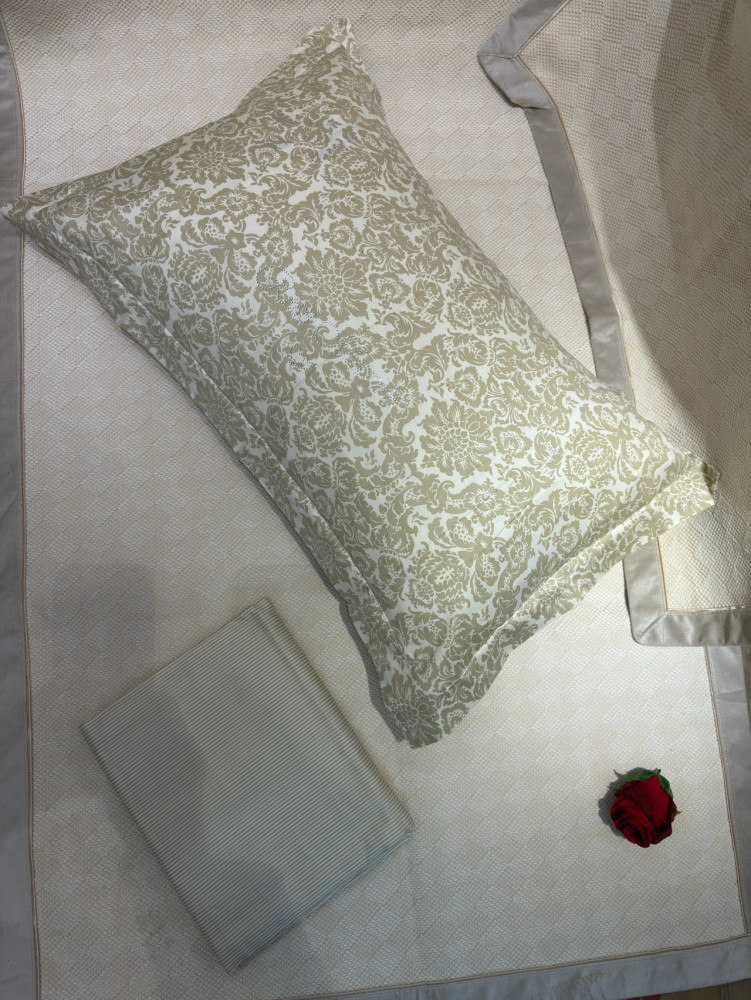 Простыня с двумя наволочками купить в Интернет-магазине Садовод База - цена 1800 руб Садовод интернет-каталог