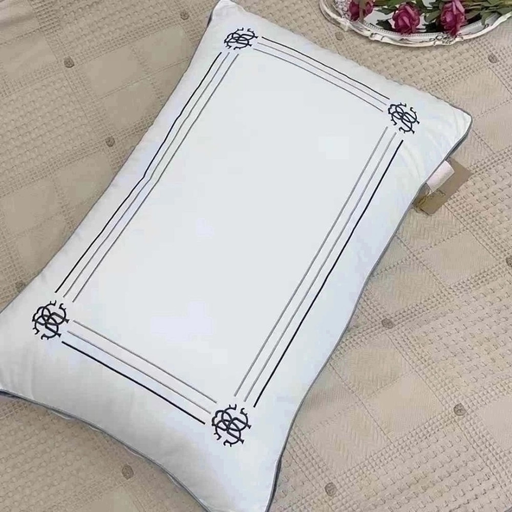 Самые  удобные , гипоаллергенные подушки средней жесткости , на молнии купить в Интернет-магазине Садовод База - цена 3000 руб Садовод интернет-каталог