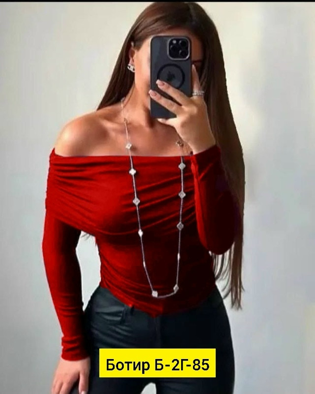 Женская кофта красная