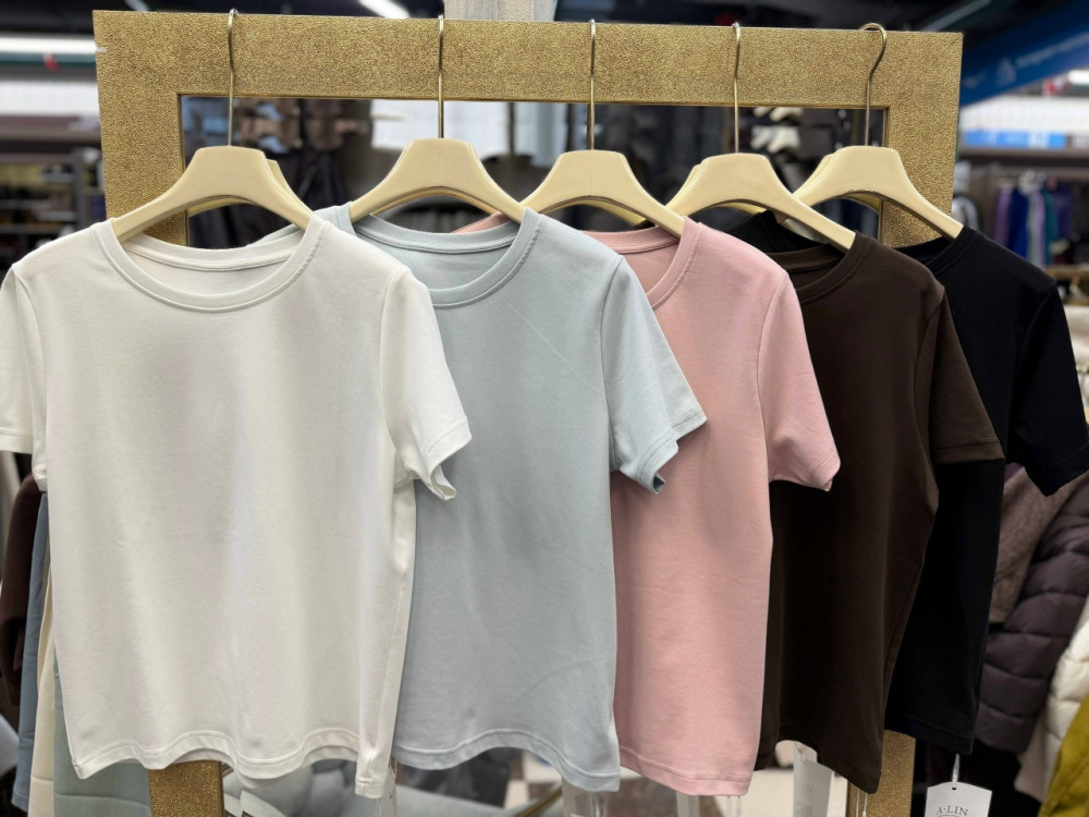 Женская футболка черная