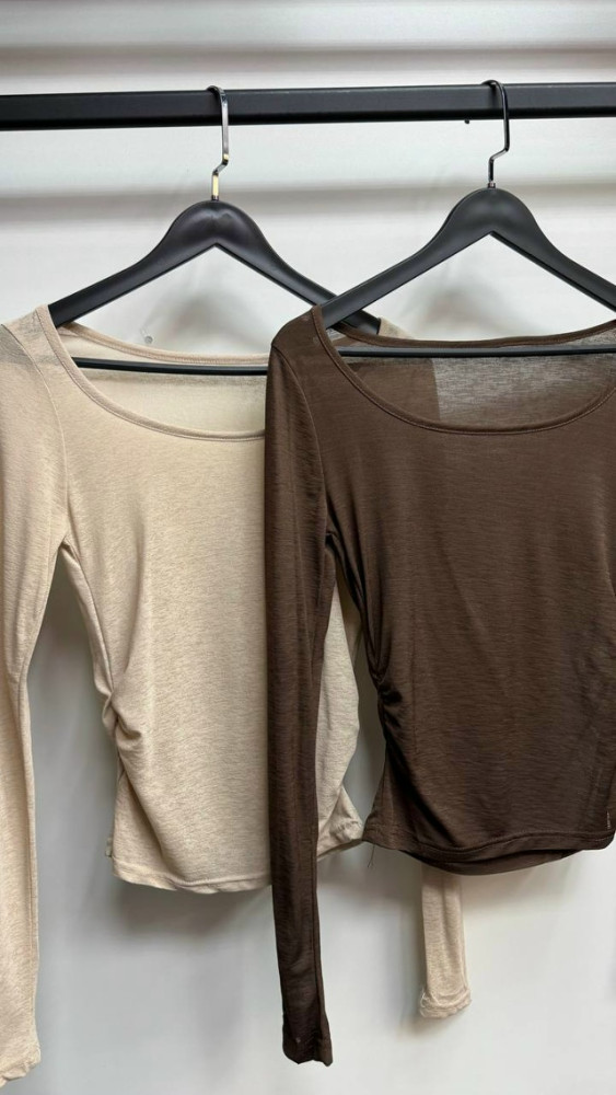 Лонгслив бежевый