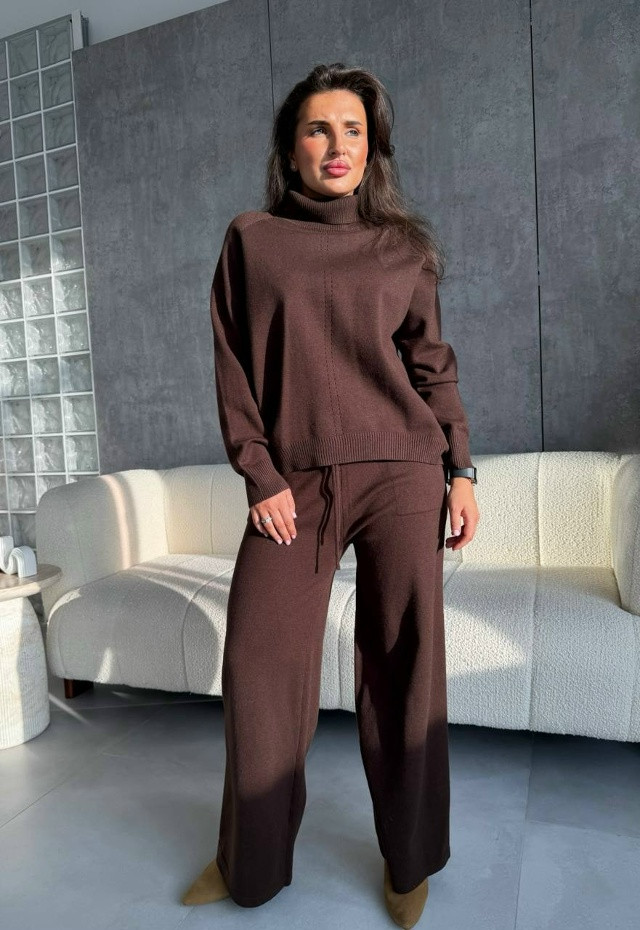 Женский костюм коричневый