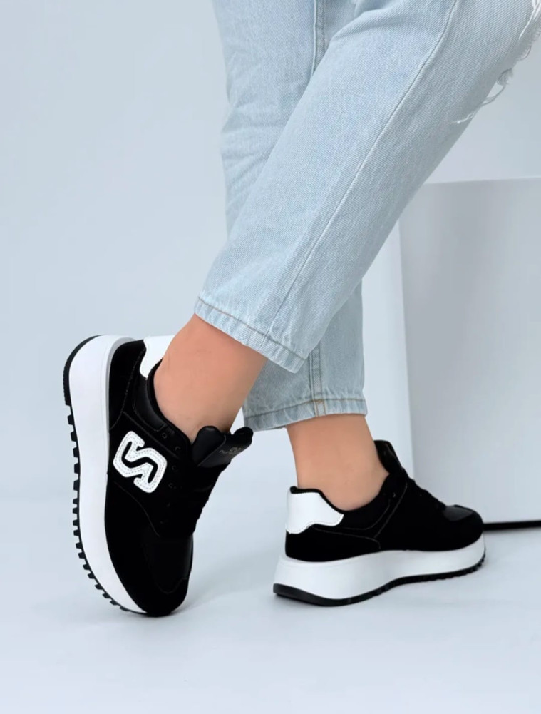 Кроссовки женские черные