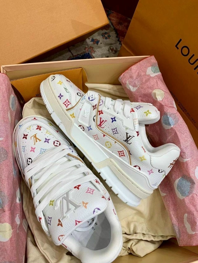 Кроссовки женские белые купить в Интернет-магазине Садовод База - цена 20500 руб Садовод интернет-каталог