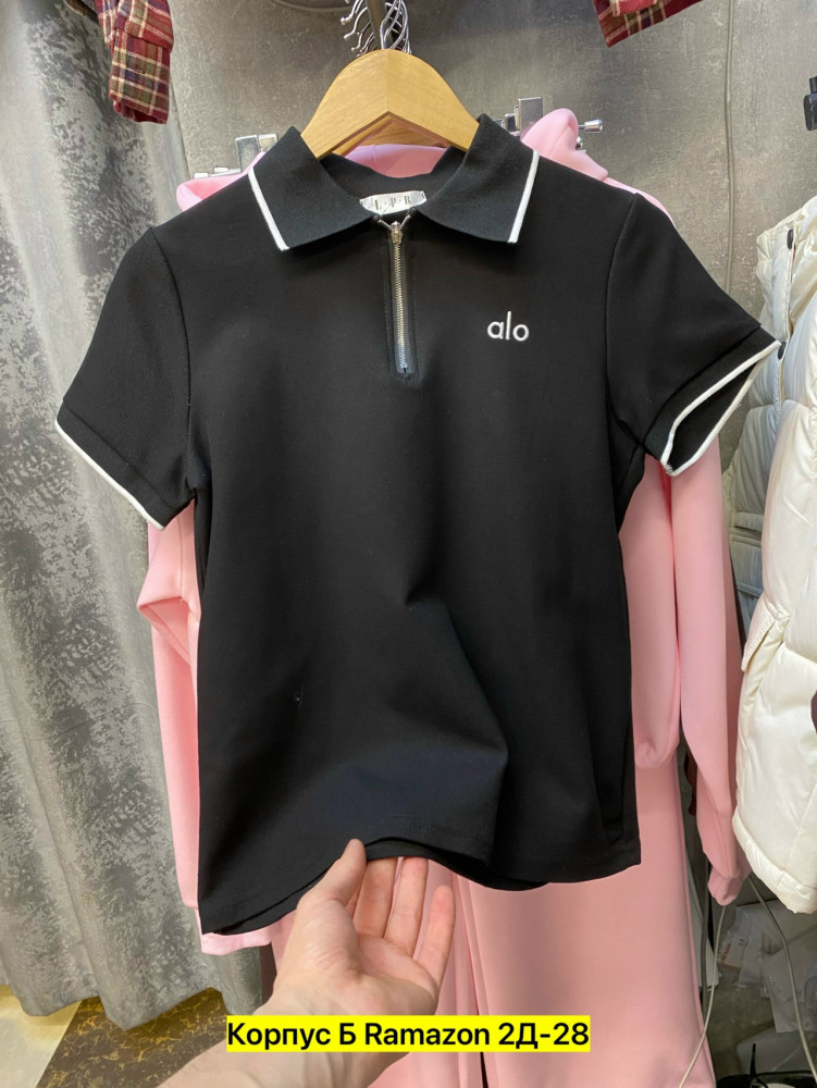 Женская футболка черная