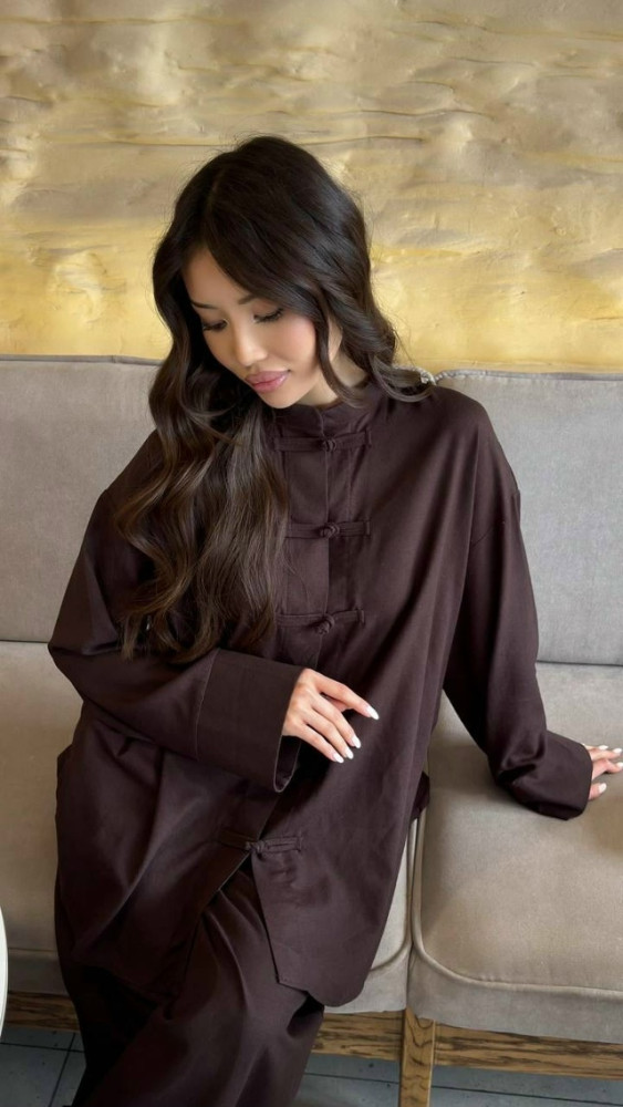 Женский костюм коричневый