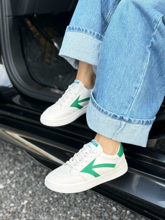 Кроссовки женские белые