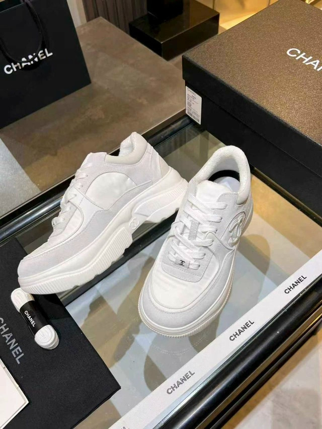 Кроссовки женские белые купить в Интернет-магазине Садовод База - цена 12000 руб Садовод интернет-каталог