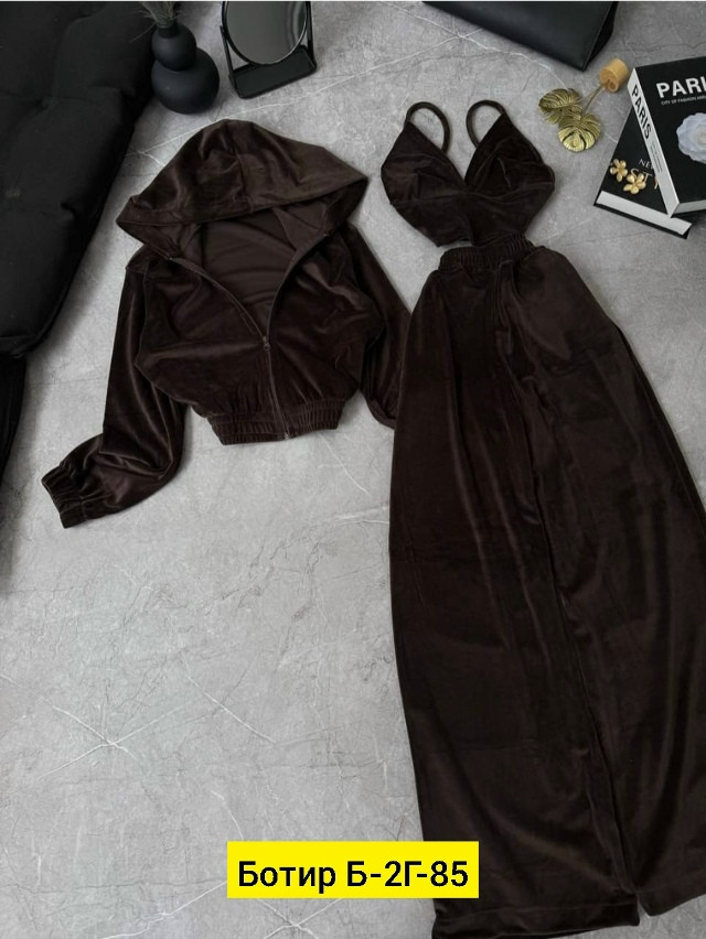 Женский костюм коричневый