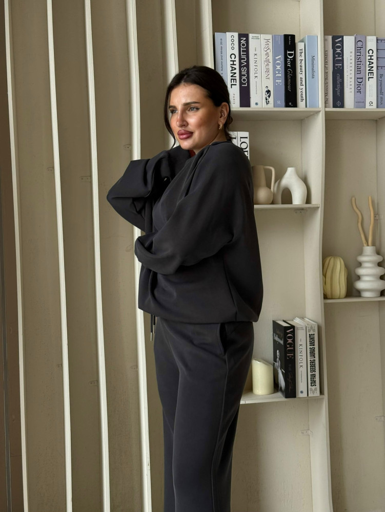 Женский костюм черный