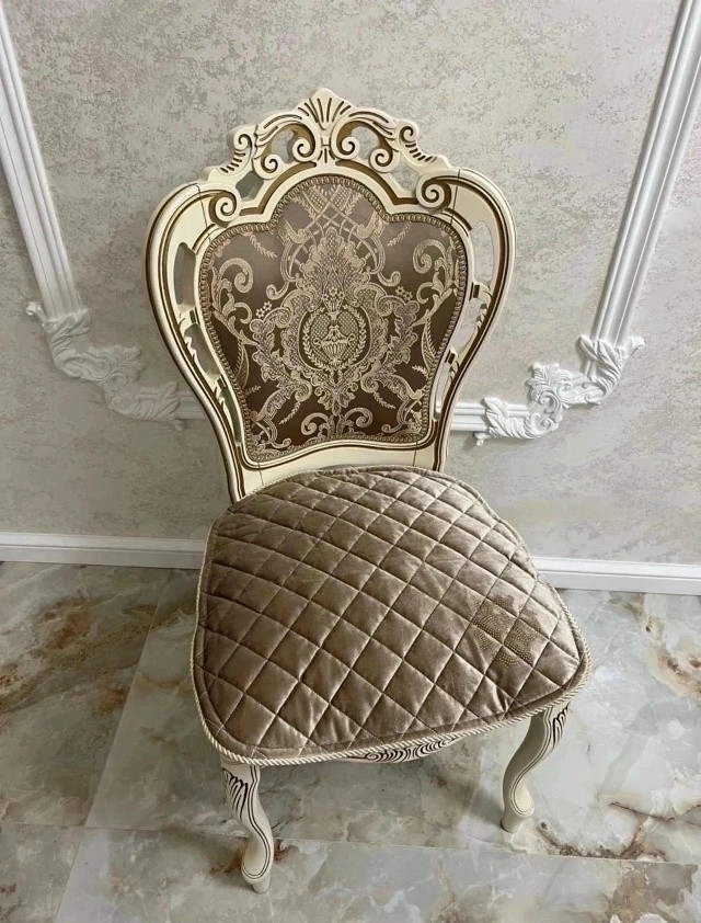 Сидушки на стулья на прорезиненной основе, верх ткани плотный итальянский бархат. купить в Интернет-магазине Садовод База - цена 350 руб Садовод интернет-каталог