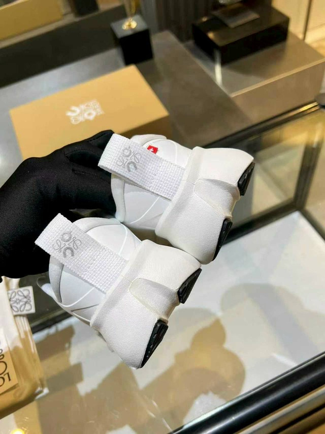 Кроссовки женские белые купить в Интернет-магазине Садовод База - цена 12000 руб Садовод интернет-каталог