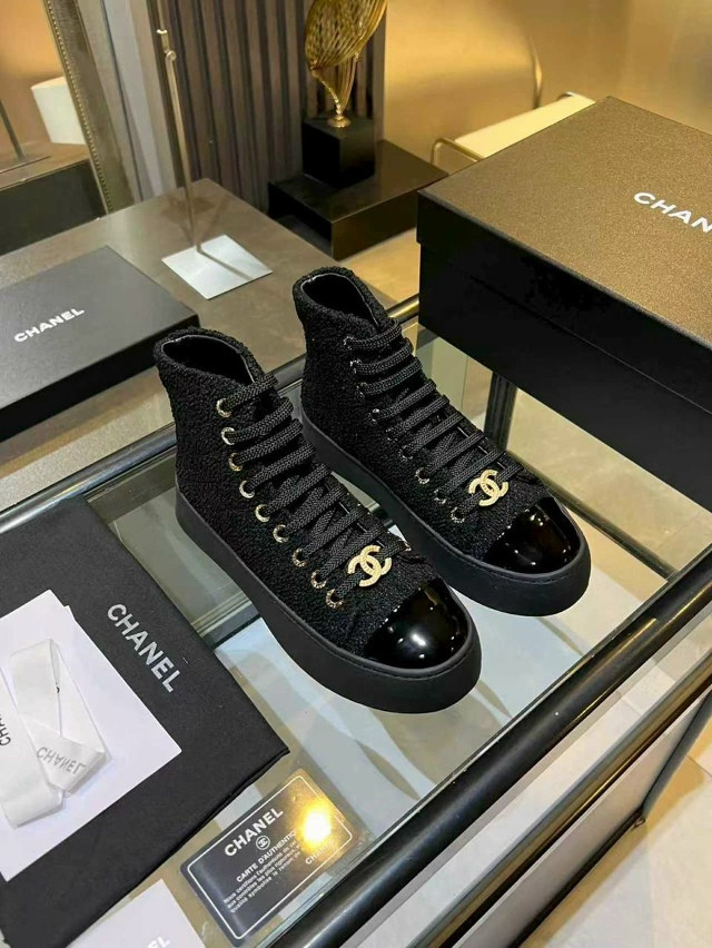 Кроссовки женские черные купить в Интернет-магазине Садовод База - цена 12000 руб Садовод интернет-каталог