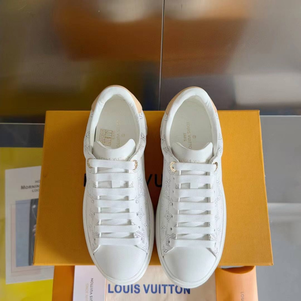 Кроссовки женские белые купить в Интернет-магазине Садовод База - цена 15500 руб Садовод интернет-каталог