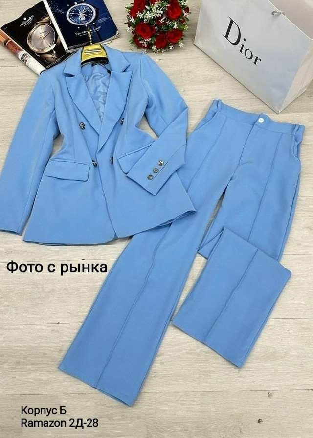 Женский костюм голубой