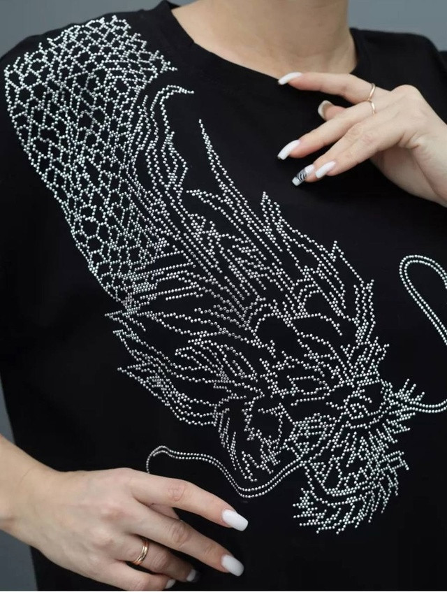 Всеми любимые, мягкие футболочки-oversize, дополненные переливающимися стразами! В базовых расцветках🖤🤍 купить в Интернет-магазине Садовод База - цена 350 руб Садовод интернет-каталог