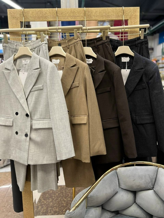 Женский костюм светло-серый купить в Интернет-магазине Садовод База - цена 3800 руб Садовод интернет-каталог