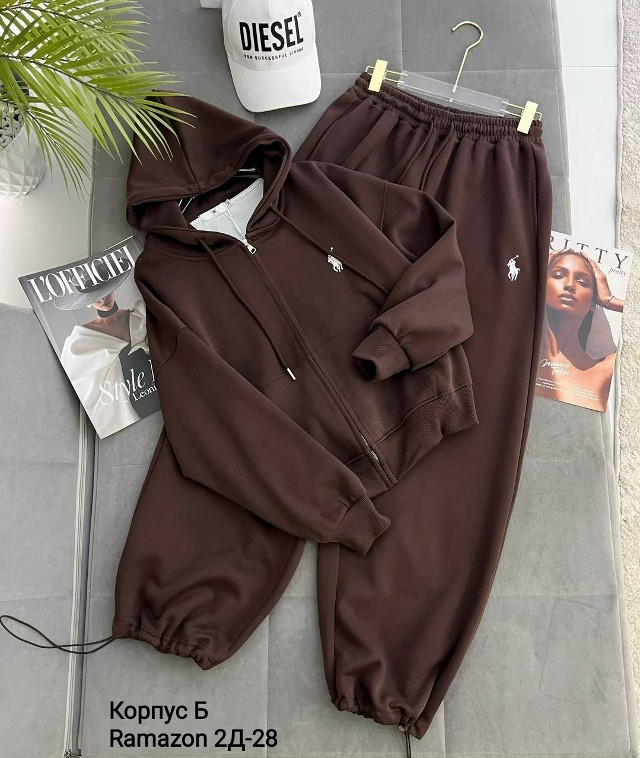 Женский костюм коричневый