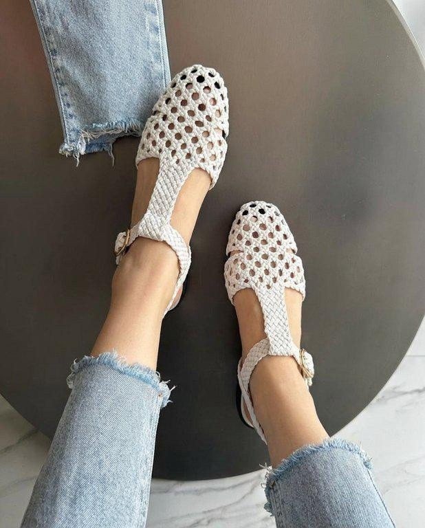 Босоножки женские белые