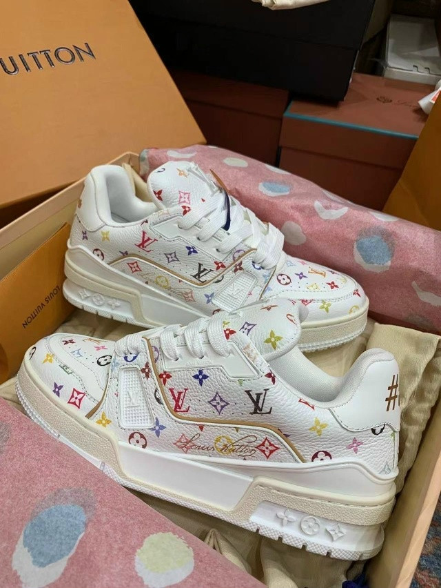 Кроссовки женские белые купить в Интернет-магазине Садовод База - цена 20500 руб Садовод интернет-каталог