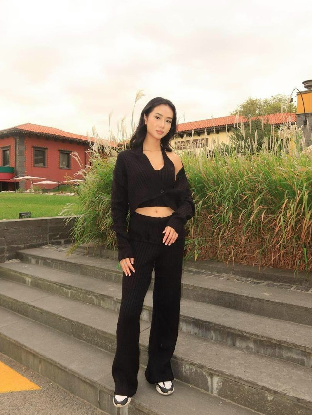 Женский костюм черный купить в Интернет-магазине Садовод База - цена 2400 руб Садовод интернет-каталог